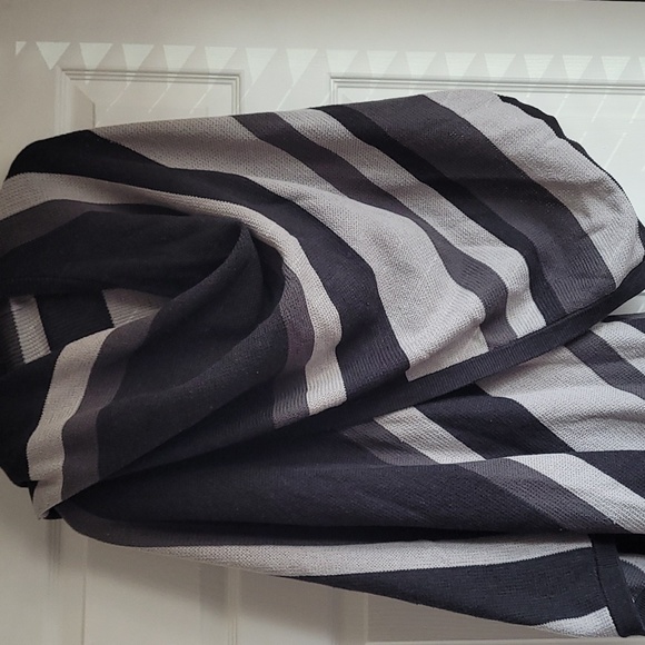 Calvin Klein Cape Wrap - Picture 3 of 5